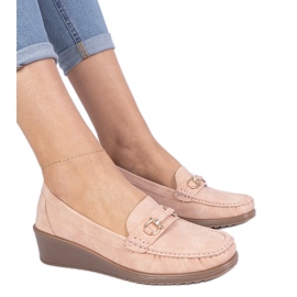 Mocassins féminins roses avec une finition mate