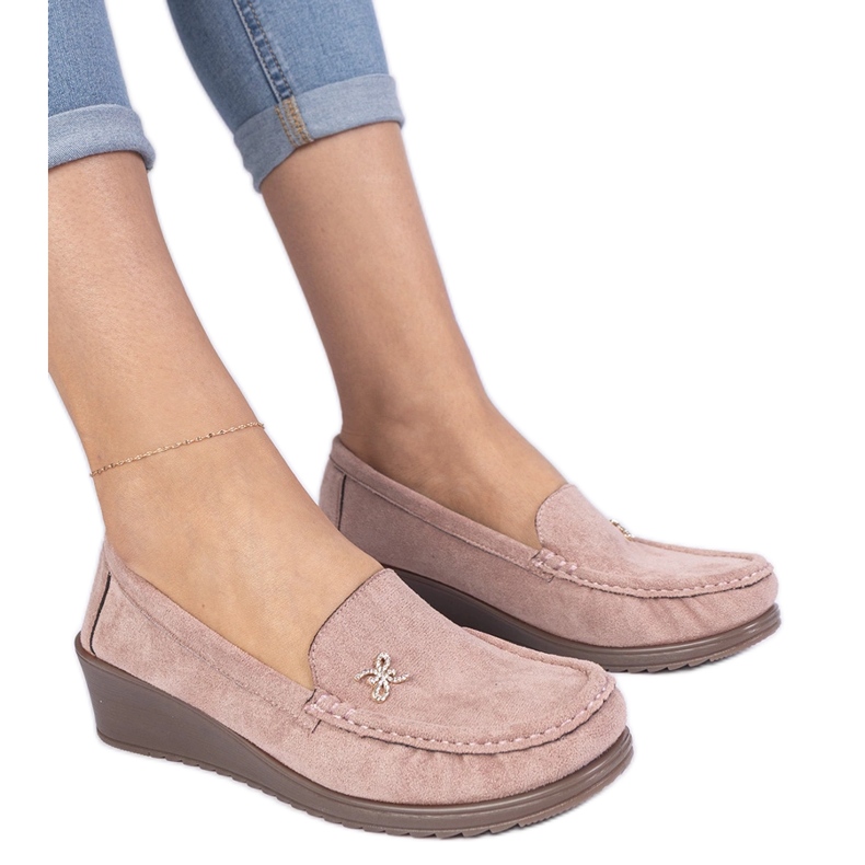 Moccasins pour femmes roses sur un coin d'Ezozamsz