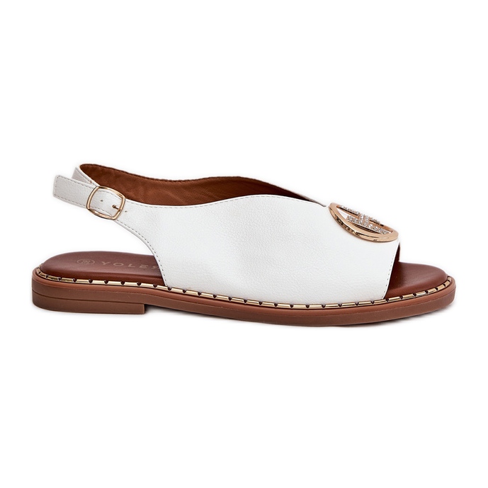 Sandales plates élégantes avec une décoration blanche