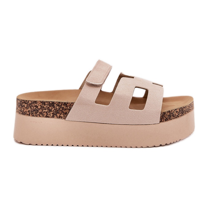 Pantoufles sur une plate-forme massive beige