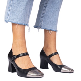 Pompes pour femmes noires avec un orteil en argent le noir