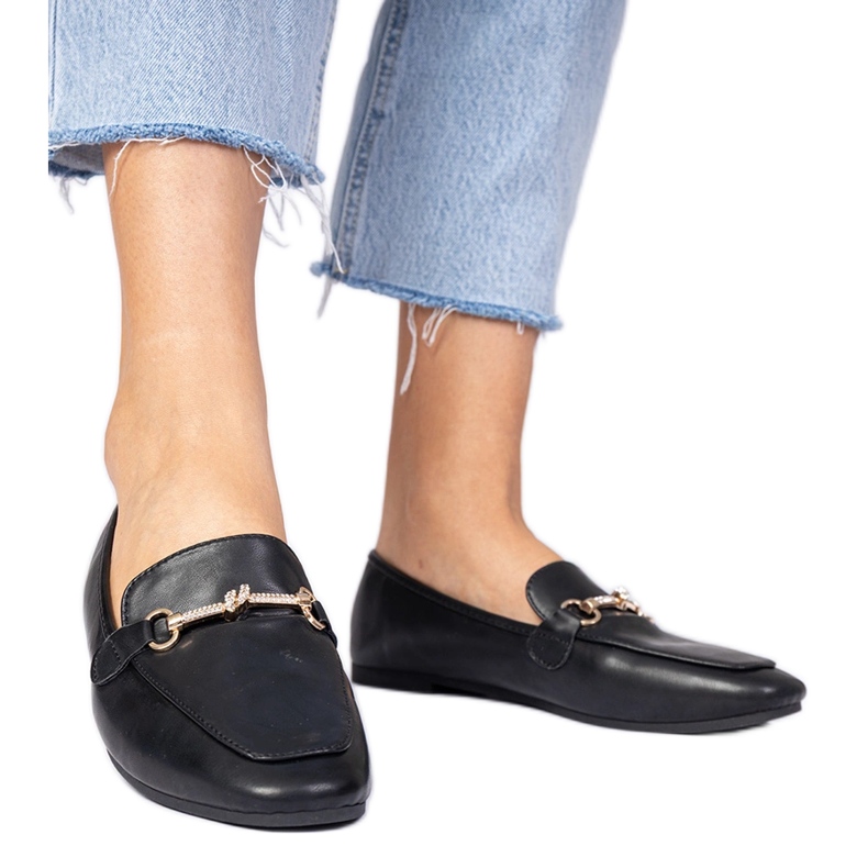 Mocassins noirs avec une décoration dorée et du zircon le noir Mocassins noirs avec une décoration dorée et du zircon le noir