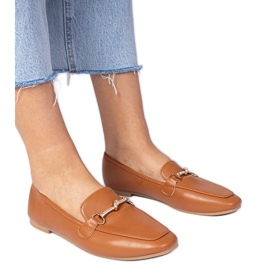 Mocassins élégants bruns avec une décoration dorée et des zircons