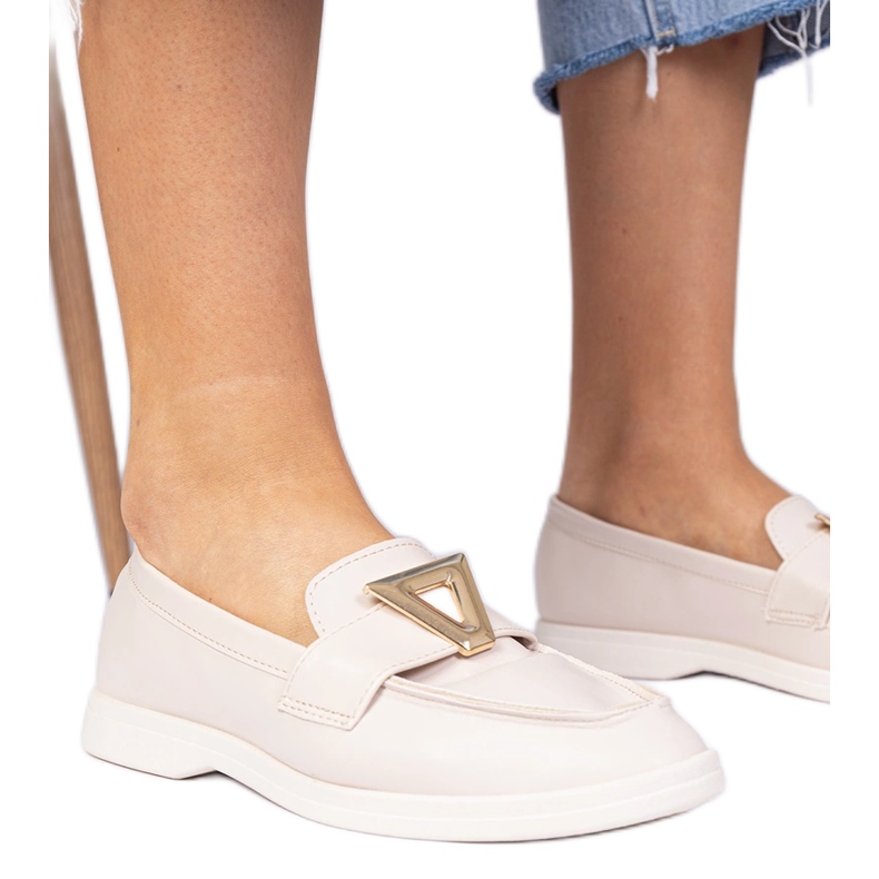 Locons pour femmes beige avec une décoration élégante