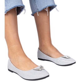 Ballerines de paillettes pour femmes argentées avec un papillon Ballerines de paillettes pour femmes argentées avec un papillon