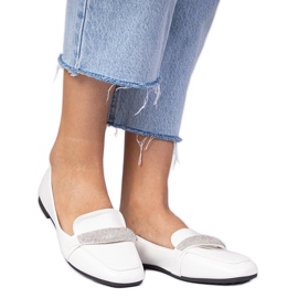 Mocassins des femmes blanches avec zircons