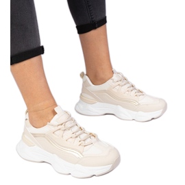 Baskets féminines beige avec un ajout doré