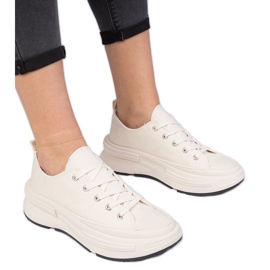 Baskets matérielles des femmes beige