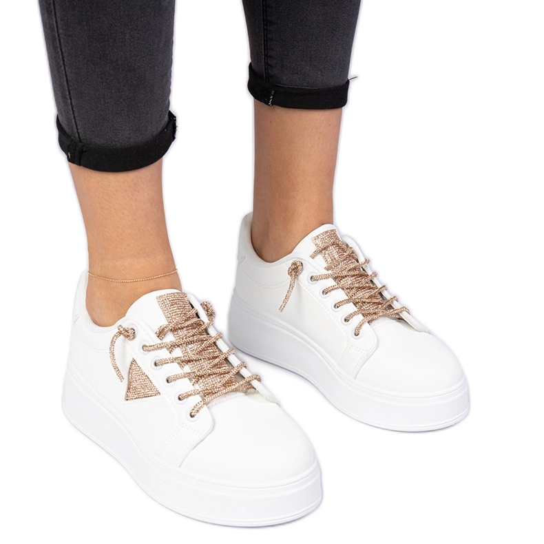 Baskets blanches Sneakers avec zircons de champagne Baskets blanches Sneakers avec zircons de champagne