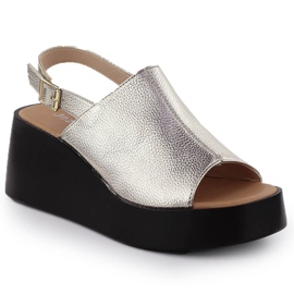 Sandales féminines sur la plate-forme Golden Jezzi 24130 doré