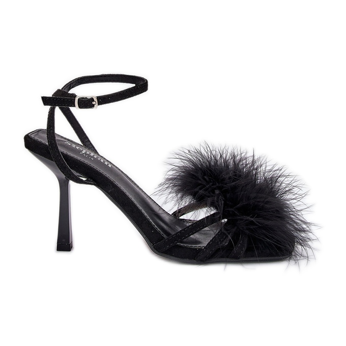 Sandales féminines sur une épingle avec des plumes noires le noir