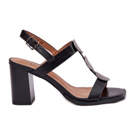 Sandales pour femmes sur le poteau avec une bande décorative noire