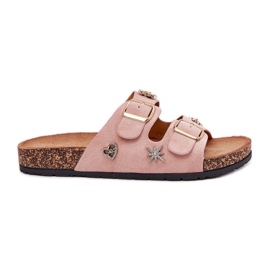 Les tongs des femmes sur une semelle de liège avec des pinces et des épingles de rose clair