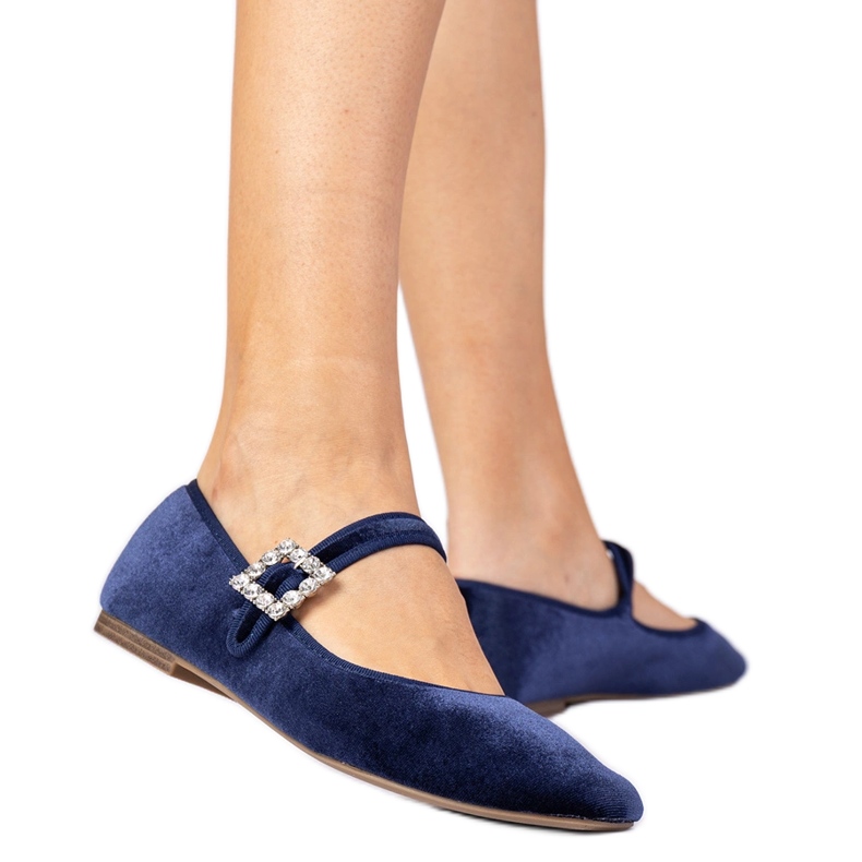 Ballerines de velours féminine marine avec une boucle bleu Ballerines de velours féminine marine avec une boucle bleu