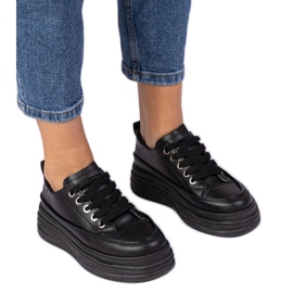 Baskets pour femmes noires sur une semelle haute