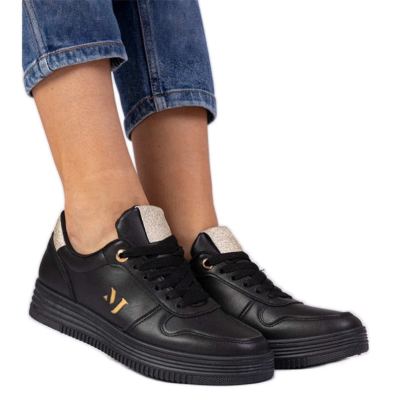 Baskets noires avec des paillettes dorées le noir