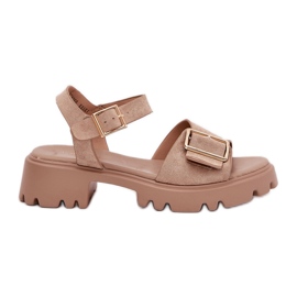 Sandales pour femmes en daim écologique avec une boucle beige Sandales pour femmes en daim écologique avec une boucle beige