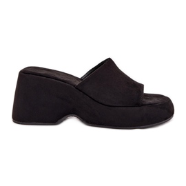 Éco daim des pantoufles féminines sur la plate-forme et des cales noires le noir