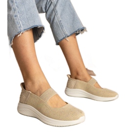 Baskets féminines beige sur une semelle pressée