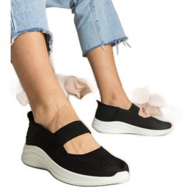 Baskets noires sur une semelle pressée