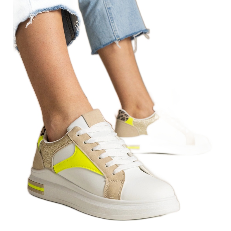 Sneakers pour femmes blanches avec l'ajout de paillettes et de léopards