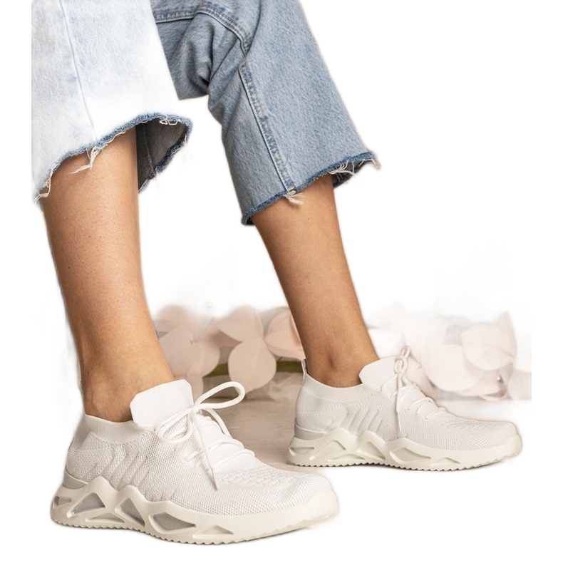 Baskets blanches pour femmes avec une tige de chaussette