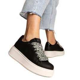 Baskets pour femmes noires avec un laçage massif = le noir