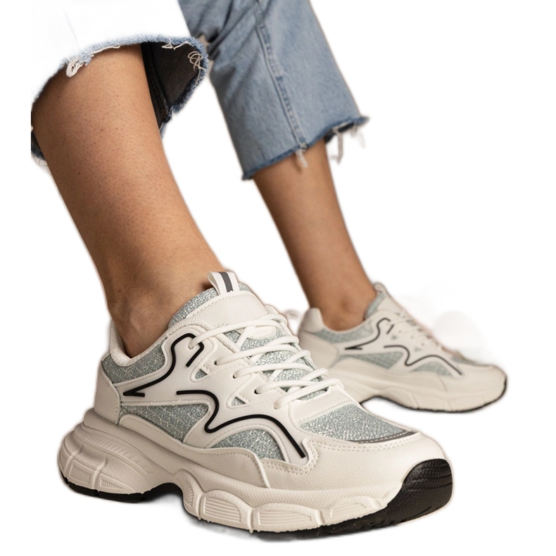Baskets sportives blanches et vertes