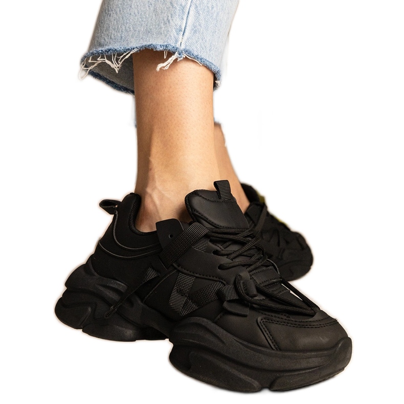 Baskets noires sports massifs pour femmes le noir