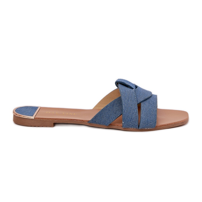 Les tongs plats des femmes avec des rayures en denim entrelacées bleu