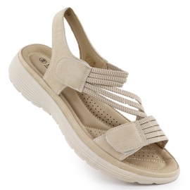 Sandales féminines sur la plate-forme confortable beige unisoft 8875