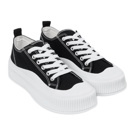 Baskets noires et blanches à semelle épaisse