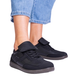 Baskets à lacets noirs