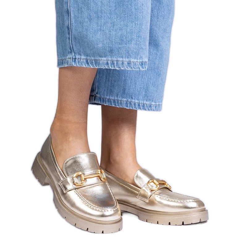 Mocassins élégants dorés avec décoration d'or Mocassins élégants dorés avec décoration d'or