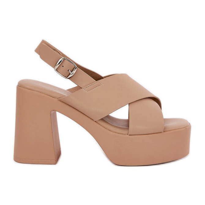 Sandales féminines sur le post et la plate-forme avec un kaki en cuir écologique beige