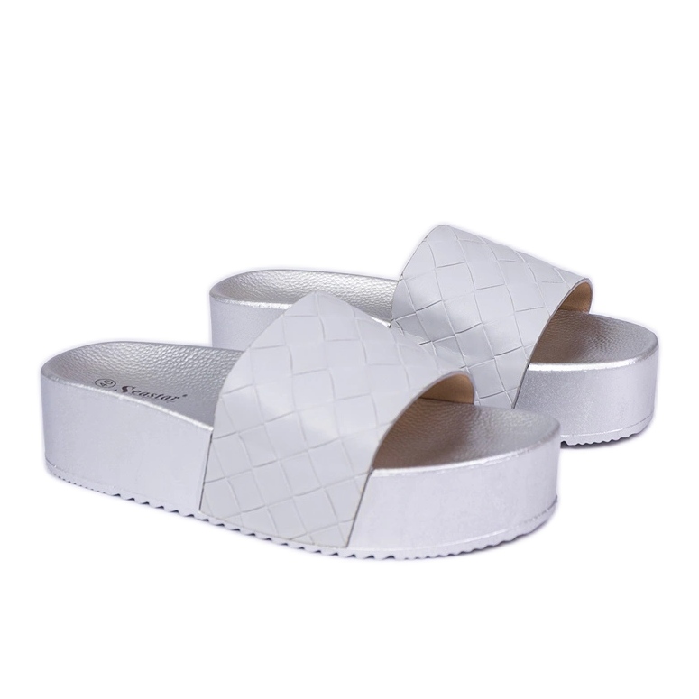 Les tongs de type gris