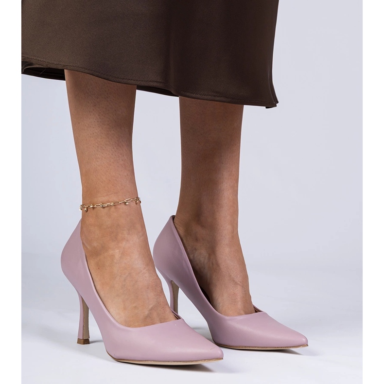 Pumps classiques violets sur une épingle écologique