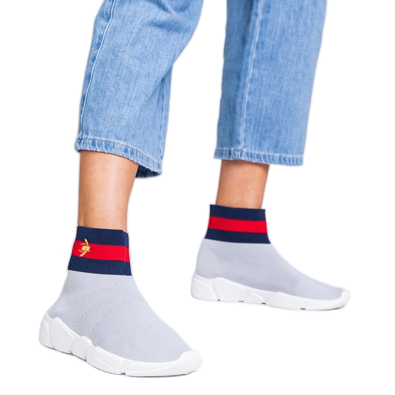 Baskets sportives grises avec une chaussette supérieure Baskets sportives grises avec une chaussette supérieure