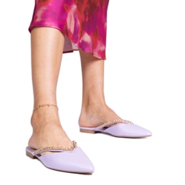 Flip élégant violet -flops décoré d'une chaîne