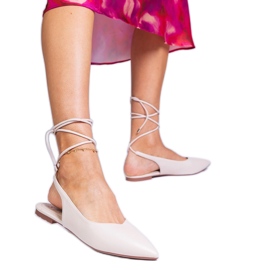 Talons plats beiges en écos Talons plats beiges en écos