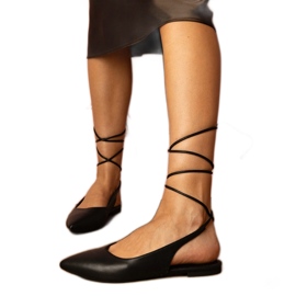Talons plats noirs en écot le noir