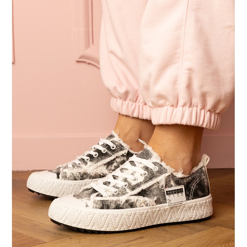 Baskets féminines noires Sports Sneakers le noir