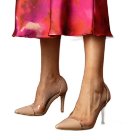 Pompes classiques beiges avec une tige transparente Pompes classiques beiges avec une tige transparente