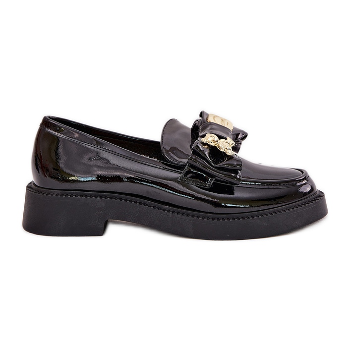 Mocassins peints avec un arc et une broche noire décorative le noir