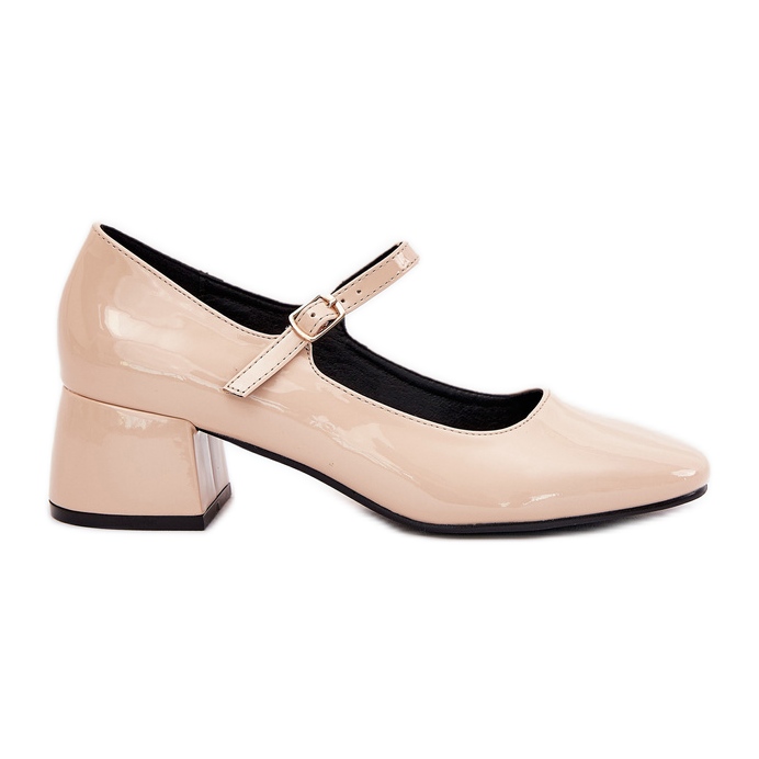 Pompes peintes avec une ceinture beige et boucle