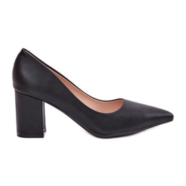 Pompes pour femmes sur le pilier avec un nez pointu noir le noir