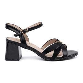 Goodin Sandales sur le pilier noir le noir