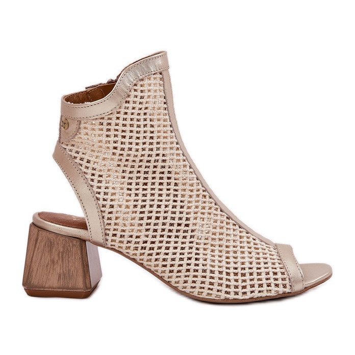 Talons hauts en cuir féminin avec un talon de maciejka ouvert 06899-25 Golden-Beige