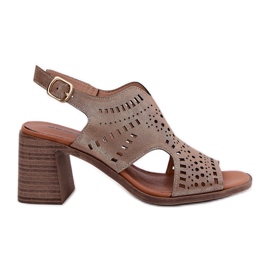 Sandales féminines ouvertes sur le Golden Post d'or