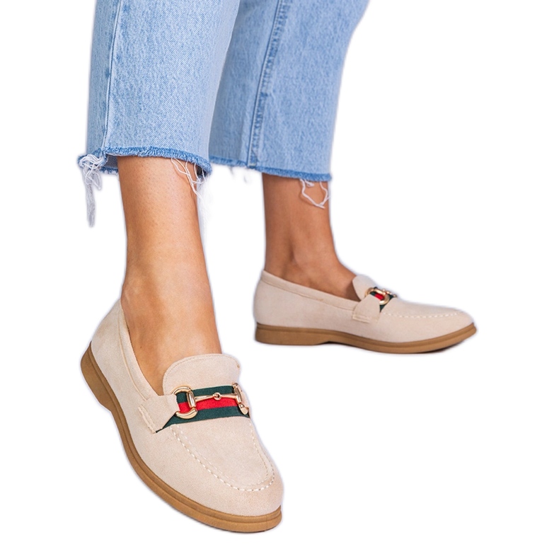 Mocassins beige d'Ekozamsz avec une décoration dorée Mocassins beige d'Ekozamsz avec une décoration dorée